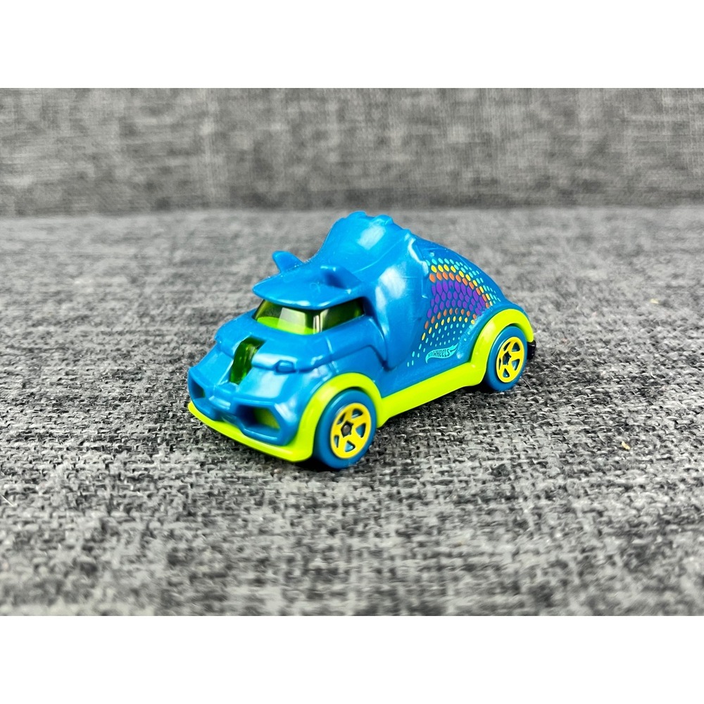 Hot Wheels Tricera-Truck Blue Neon Green Dinosaur Street Beasts 2018 Mattel